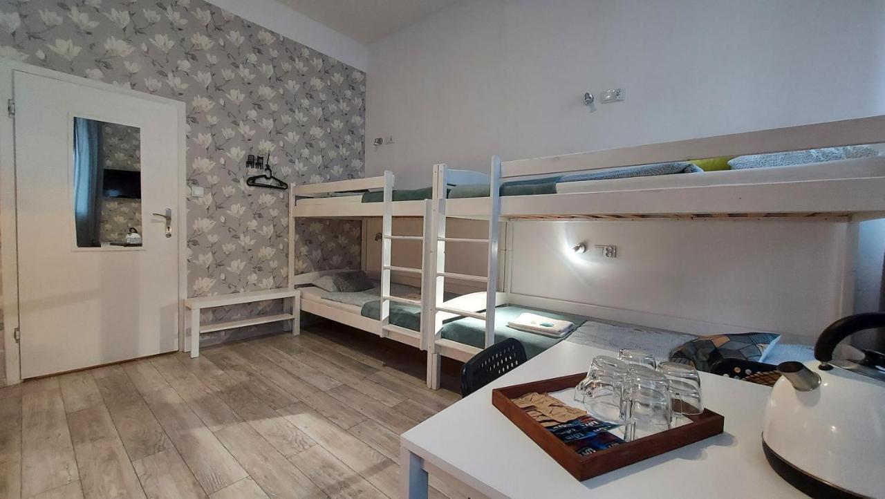 Deja Vu Hostel *